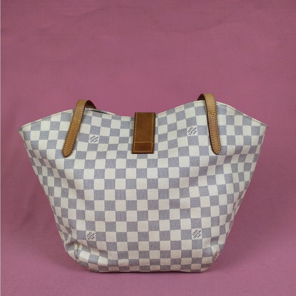 Louis Vuitton tote bag. - Picture 1 of 11